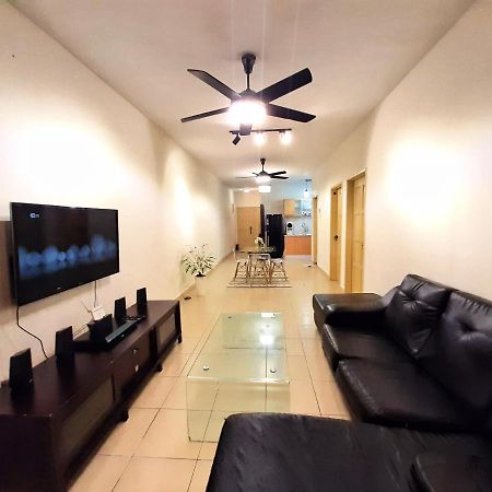 N'Dnie Homestay Pelangi Mall Condominium Kota Bahru Luaran gambar