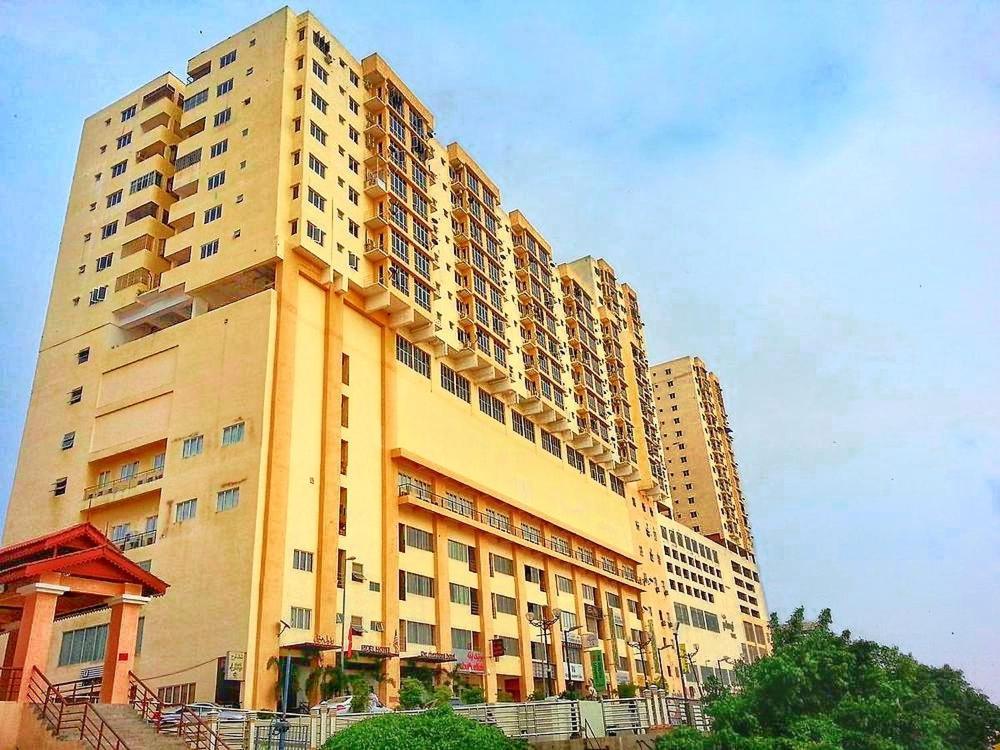 N'Dnie Homestay Pelangi Mall Condominium Kota Bahru Luaran gambar