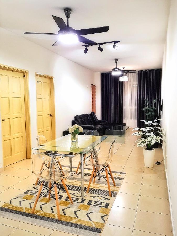 N'Dnie Homestay Pelangi Mall Condominium Kota Bahru Luaran gambar